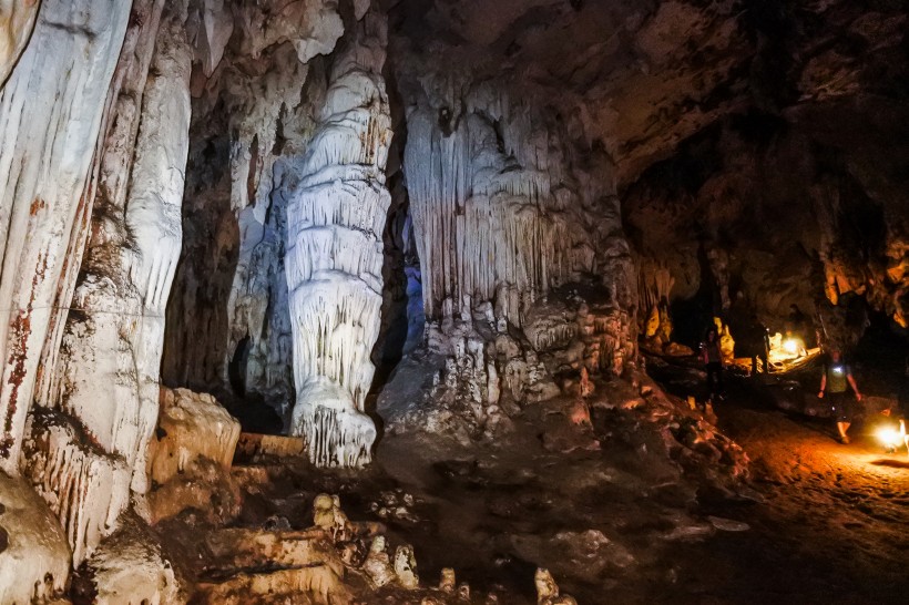 千姿百態(tài)的地下溶洞風(fēng)景圖片