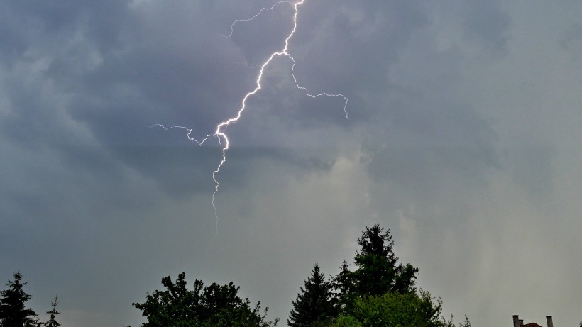 狂暴震撼的雷霆閃電風(fēng)景圖片