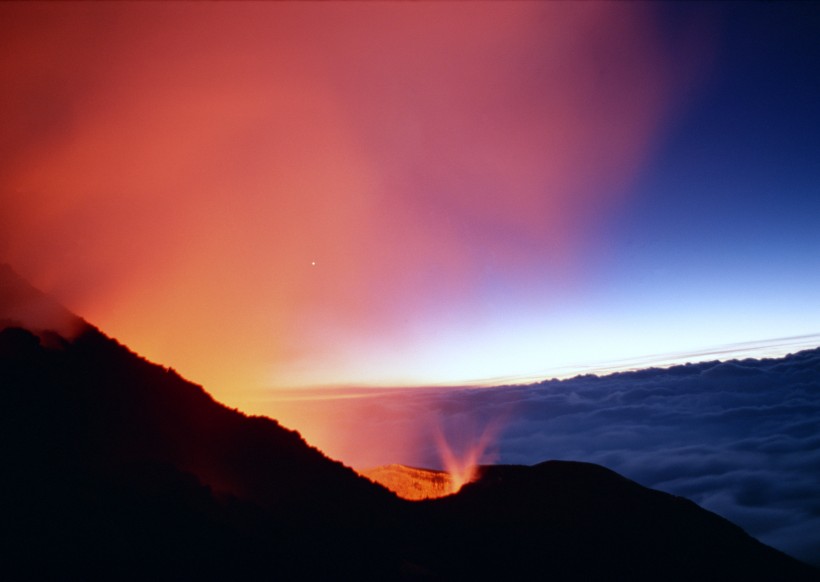 火山喷发图片