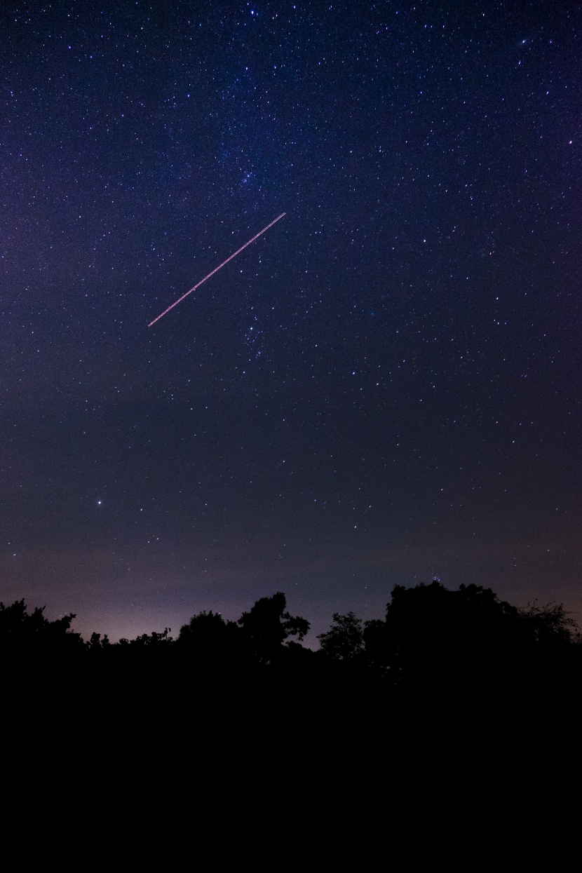 耀眼明亮的星空風(fēng)景圖片