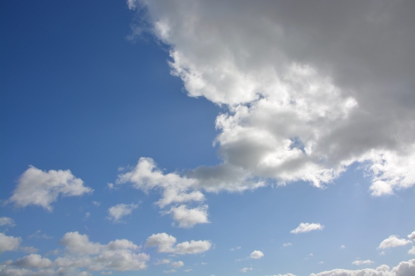 唯美的蓝天白云风景图片