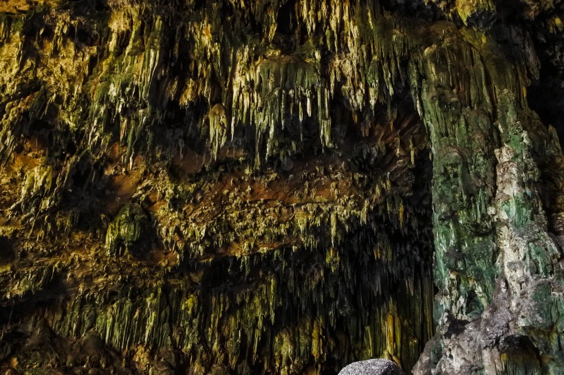 千姿百态的地下溶洞风景图片