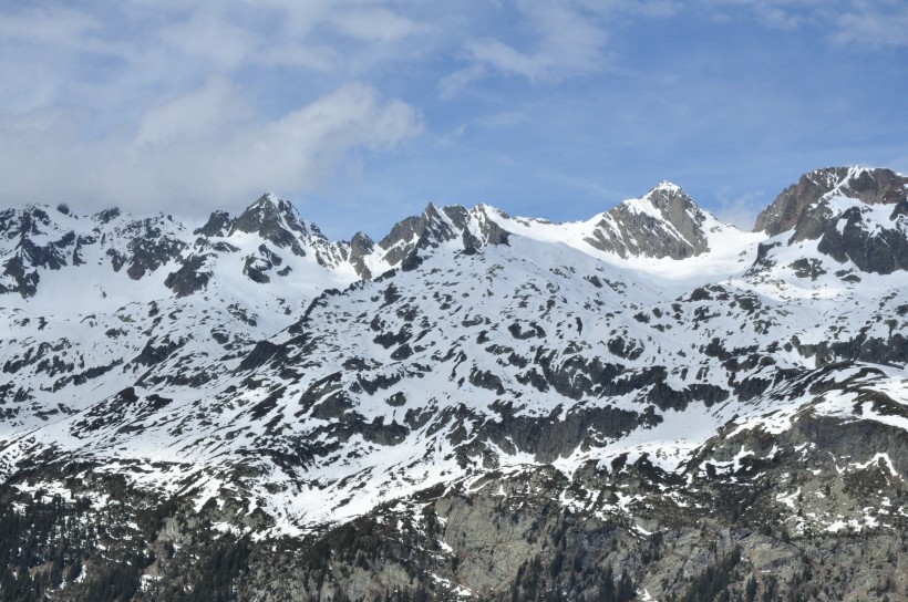 巍峨雄壮的阿尔卑斯雪山图片