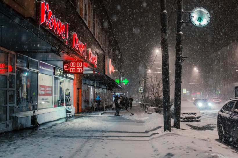 冬天下雪時的美景圖片