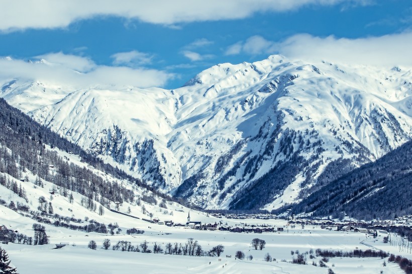 巍峨的雪山圖片