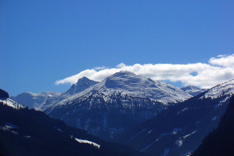 秀丽的雪山图片