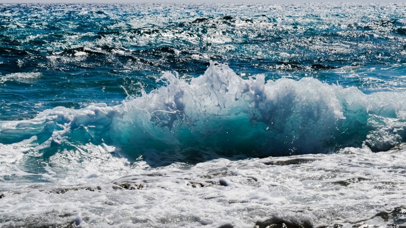 大海中的海浪圖片