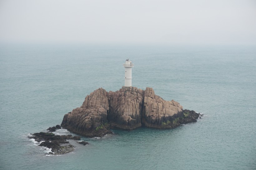 神秘的海中島嶼圖片