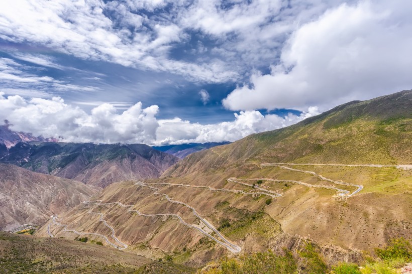 群山峻嶺風(fēng)景圖片