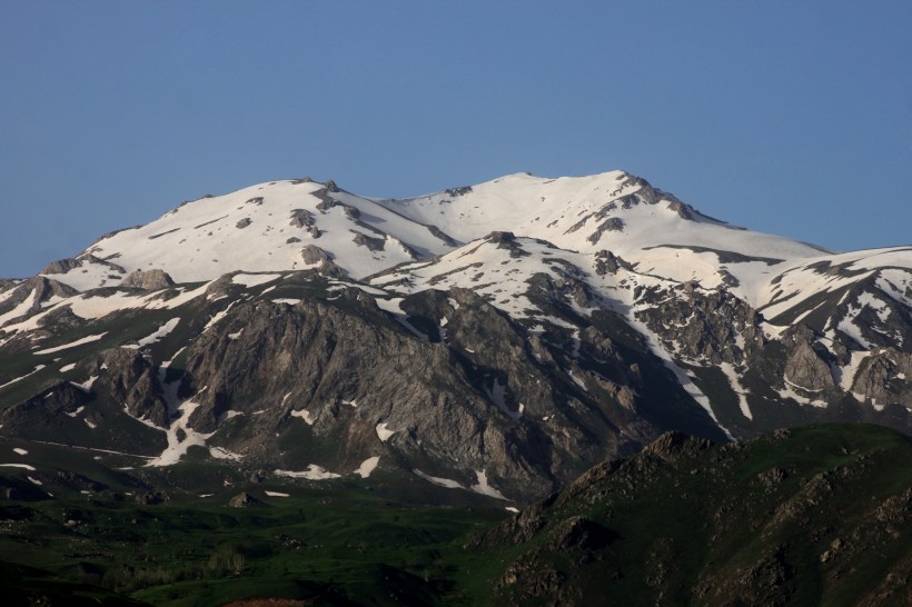 巍峨秀丽的雪山图片