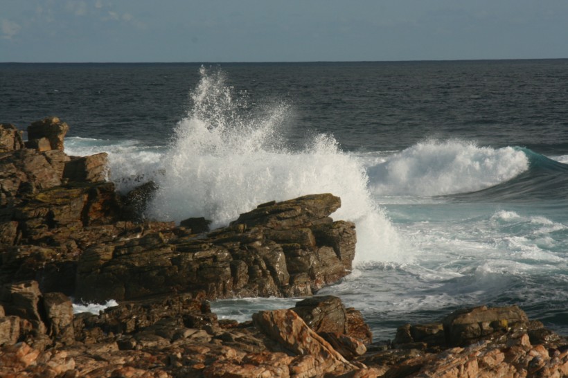 波濤洶涌的大海海浪風(fēng)景圖片