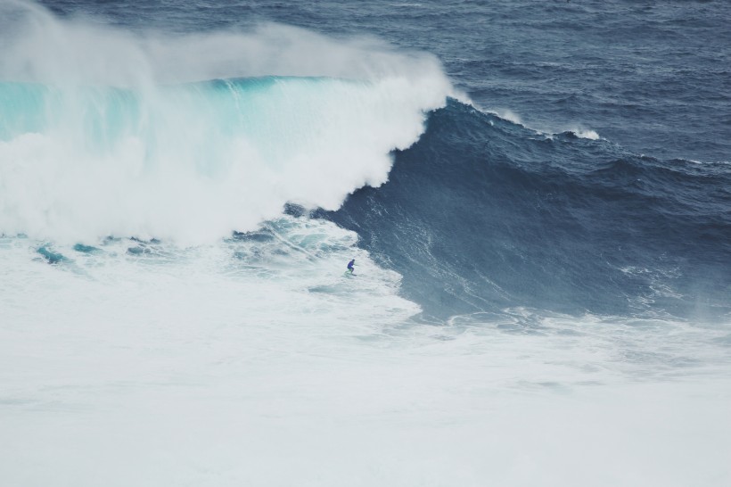 波濤洶涌的海浪風(fēng)景圖片