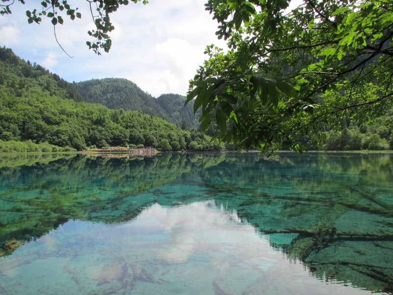 風景秀麗的湖泊圖片