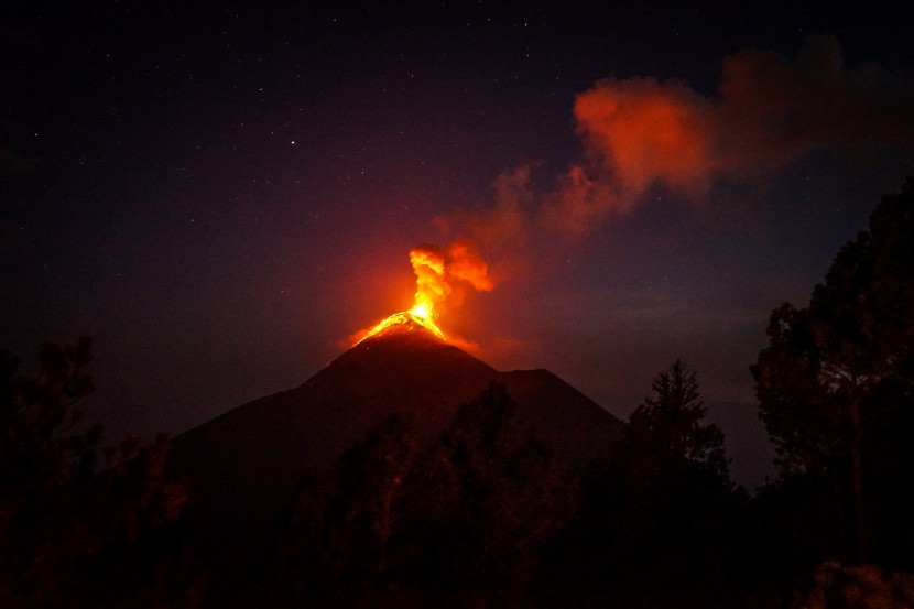 壮观的火山喷发图片