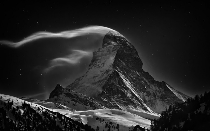 冬季雪山风景图片