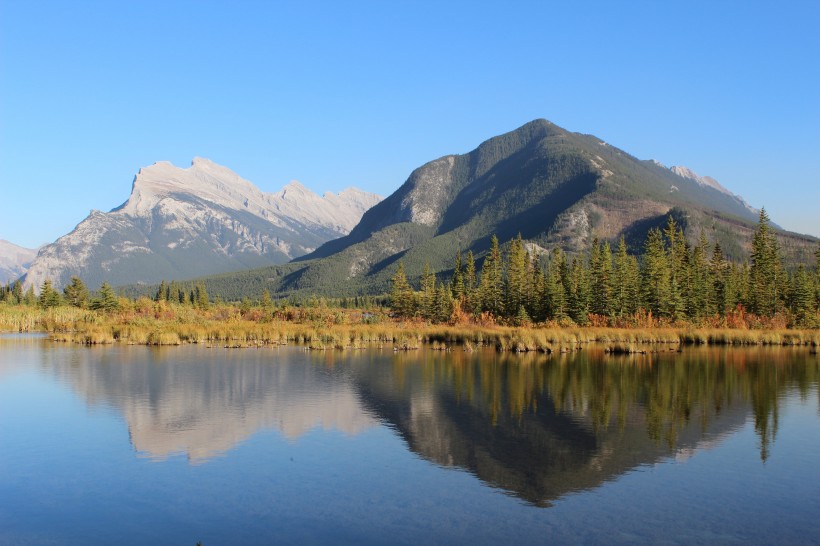 秀美的山川湖泊風景圖片