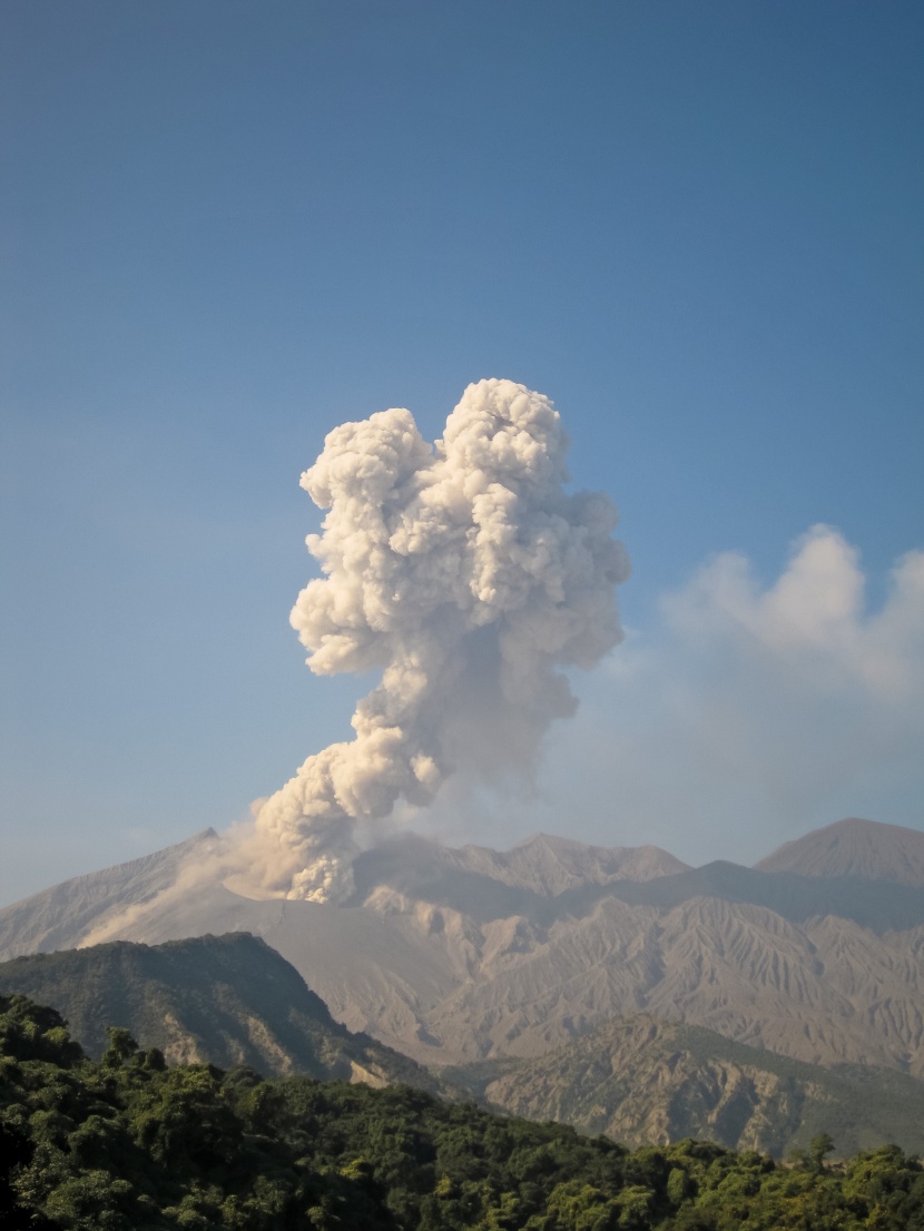 火山爆發(fā)圖片