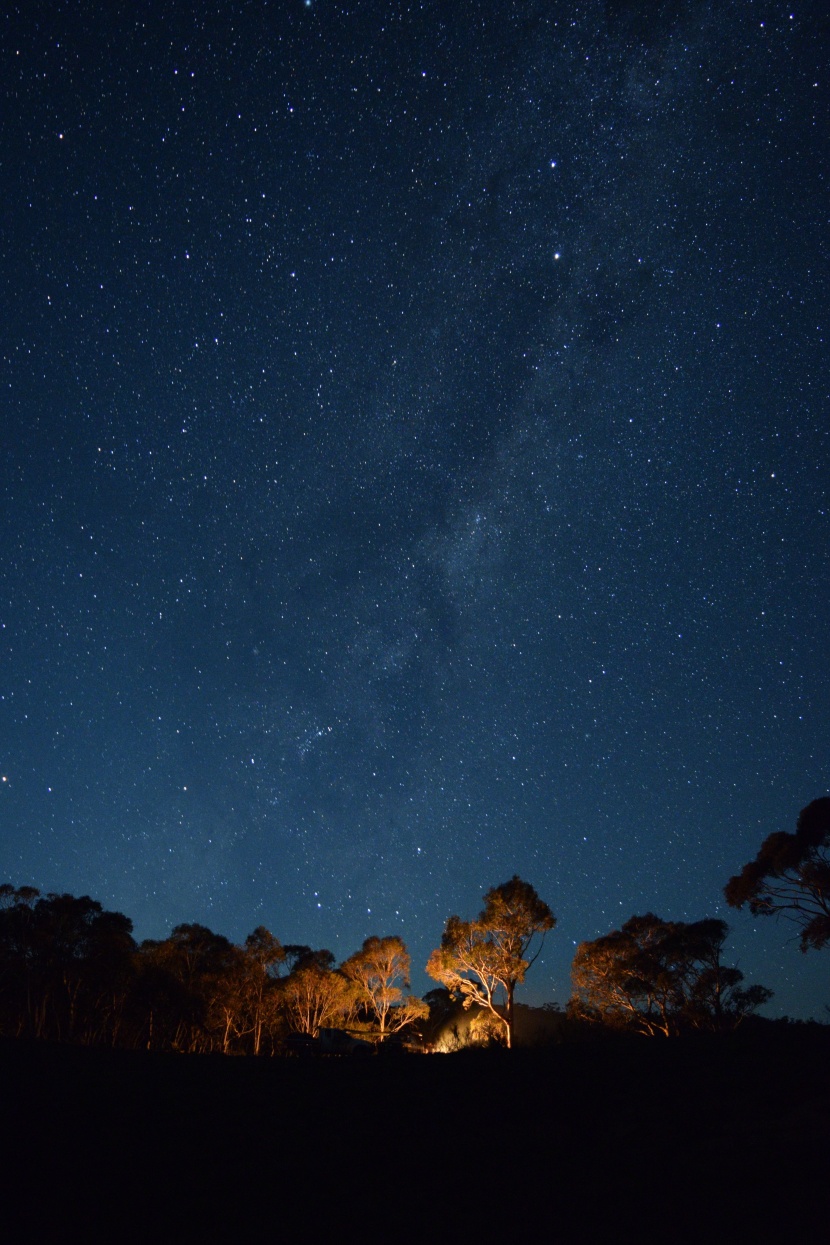 繁星點點的夜空圖片