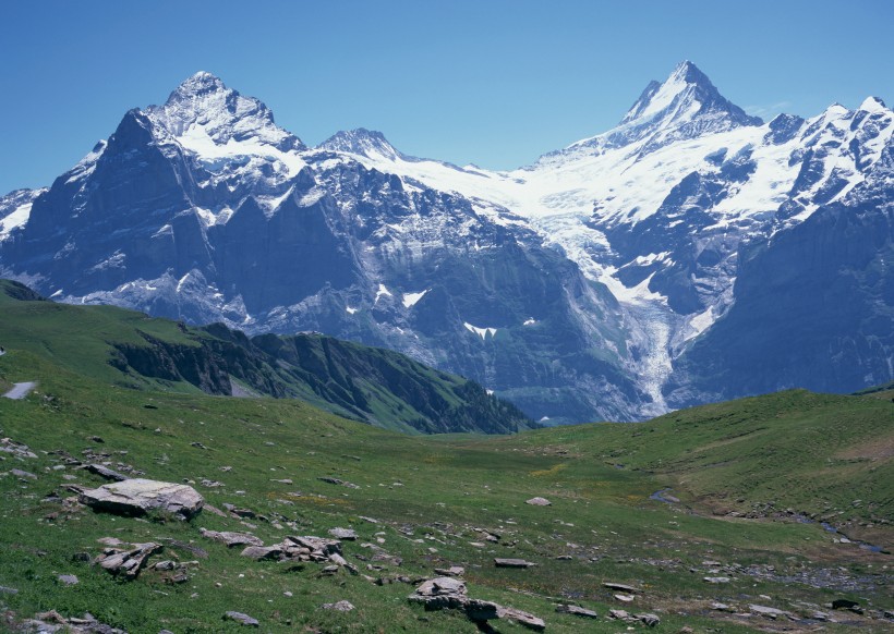 山脉河流景色图片