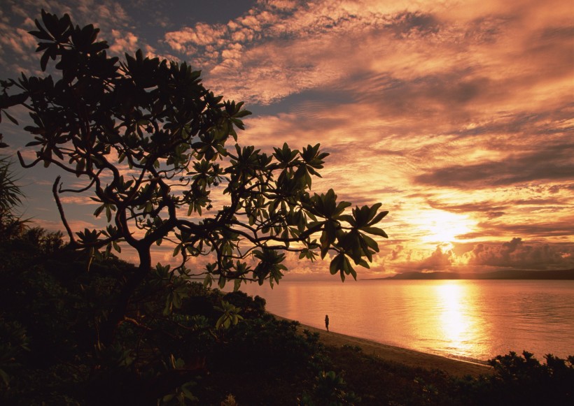 海邊夕陽剪影圖片