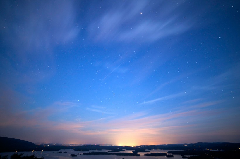 耀眼明亮的星空風(fēng)景圖片