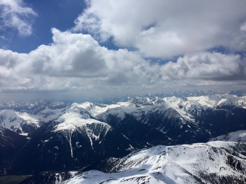 巍峨雄壮的阿尔卑斯雪山图片