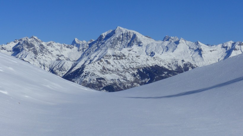 冬季的皑皑白雪风景图片