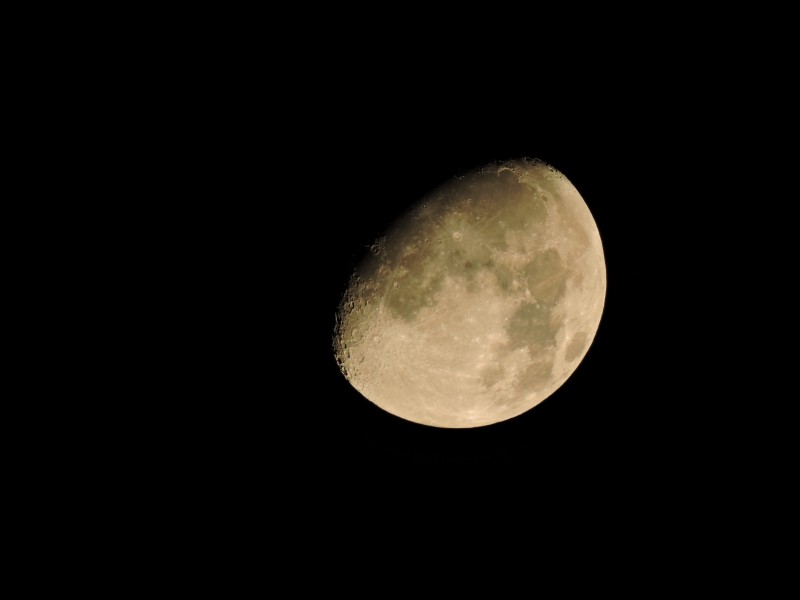 夜空中的月亮图片