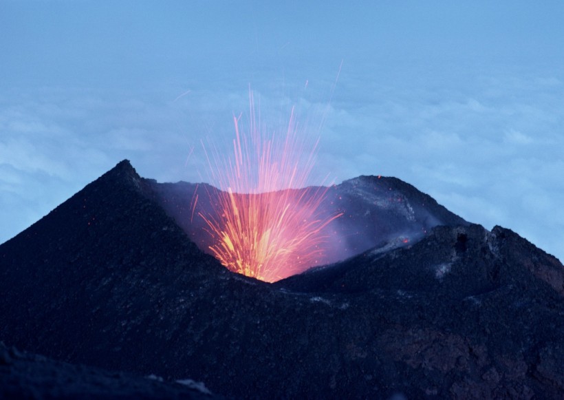 火山巖漿圖片