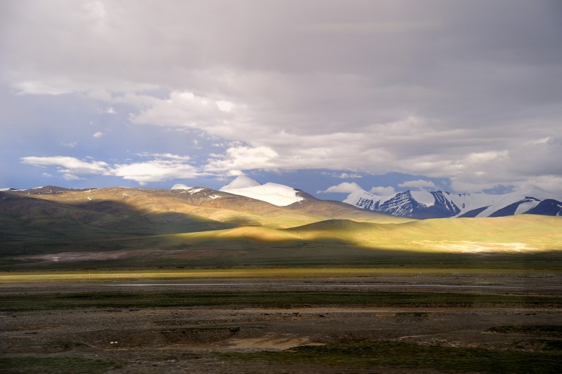 珠穆朗玛峰风景桌面壁纸