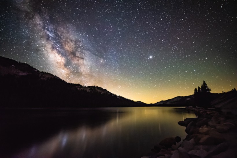 浩瀚唯美的星空風(fēng)景圖片