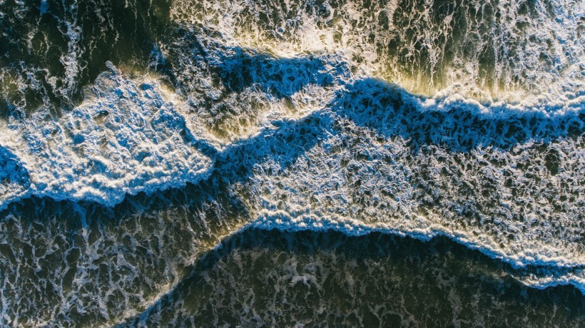 波涛汹涌的海浪图片