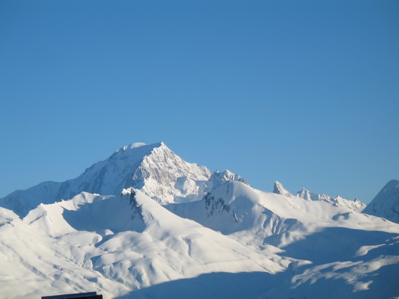 巍峨雄壮的阿尔卑斯雪山图片