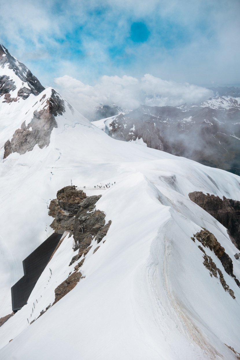 壮观的雪山美景图片