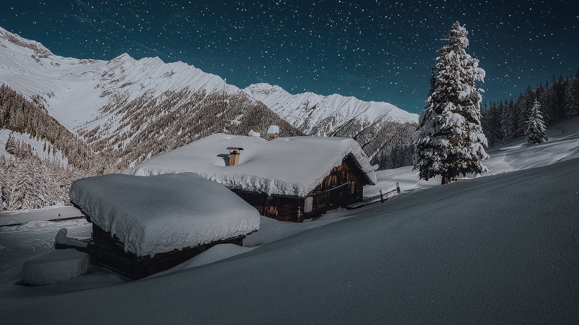 雪中小木屋风景图片