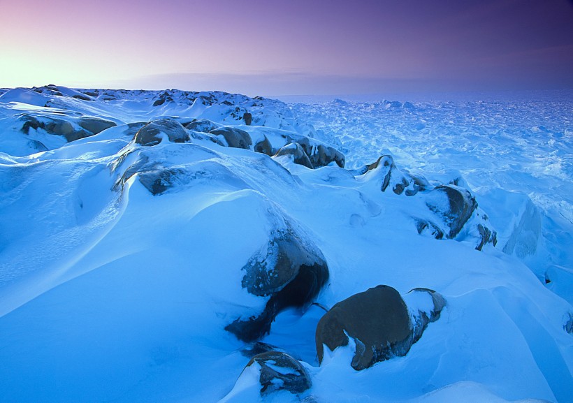 峻峭的雪山图片