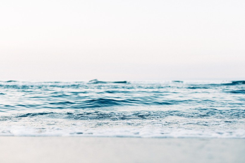 波涛涌汹的海浪风景图片