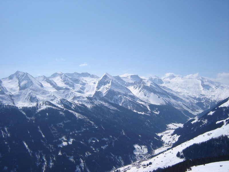 巍峨秀丽的雪山图片