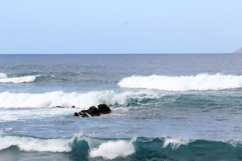 波涛汹涌的大海海浪风景图片