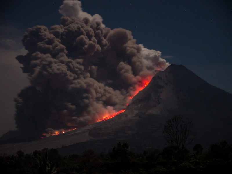 令人震撼的火山喷发图片