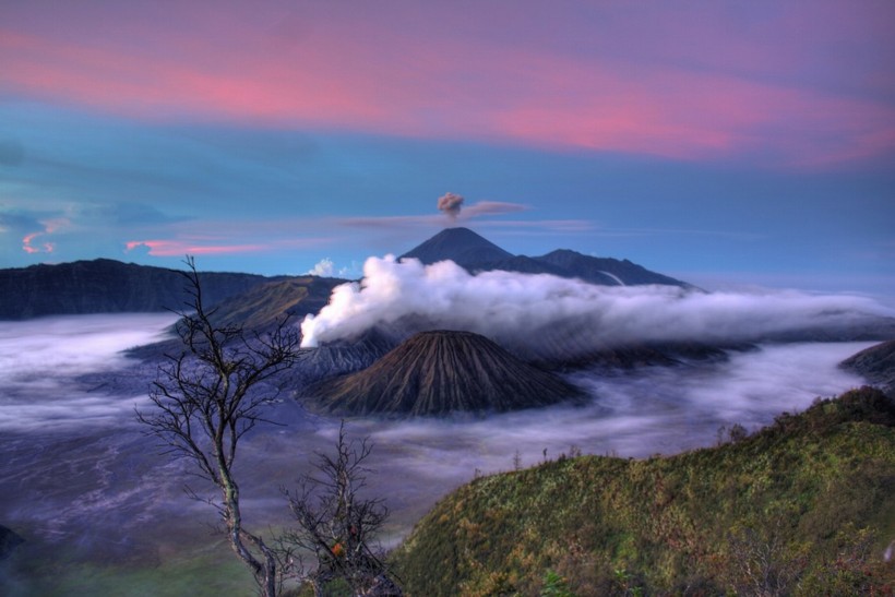 震撼的火山喷发图片