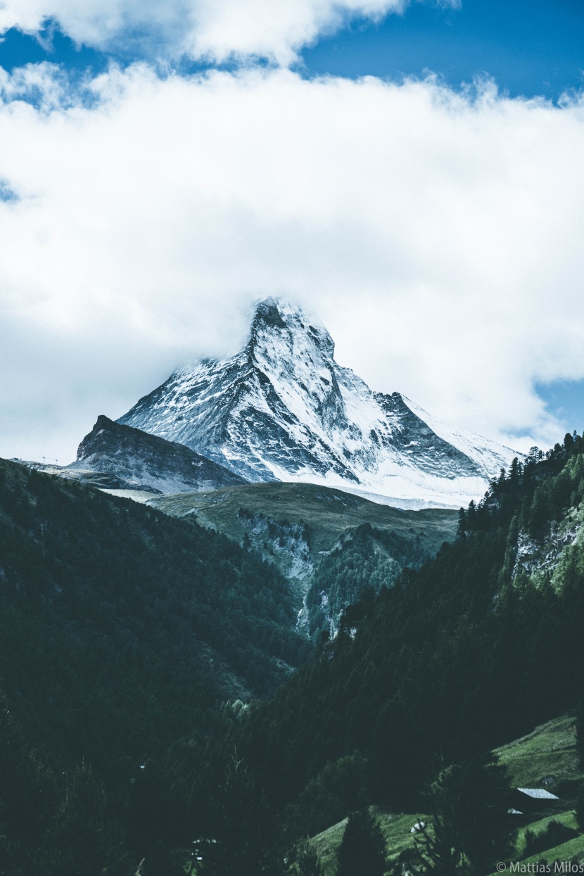 阿尔卑斯雪山风景图片