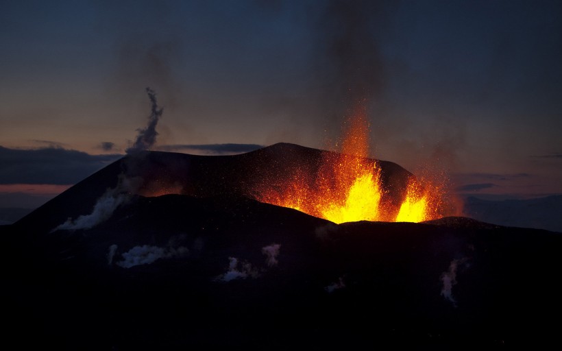 火山噴發(fā)圖片