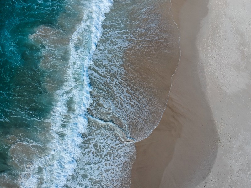 航拍海浪圖片