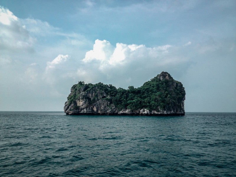 神秘的海中島嶼圖片