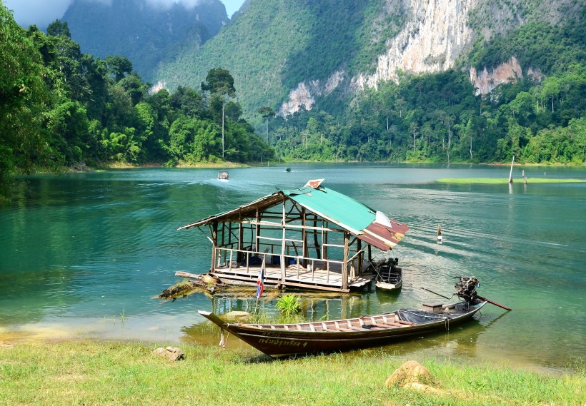 湖邊小屋風景圖片