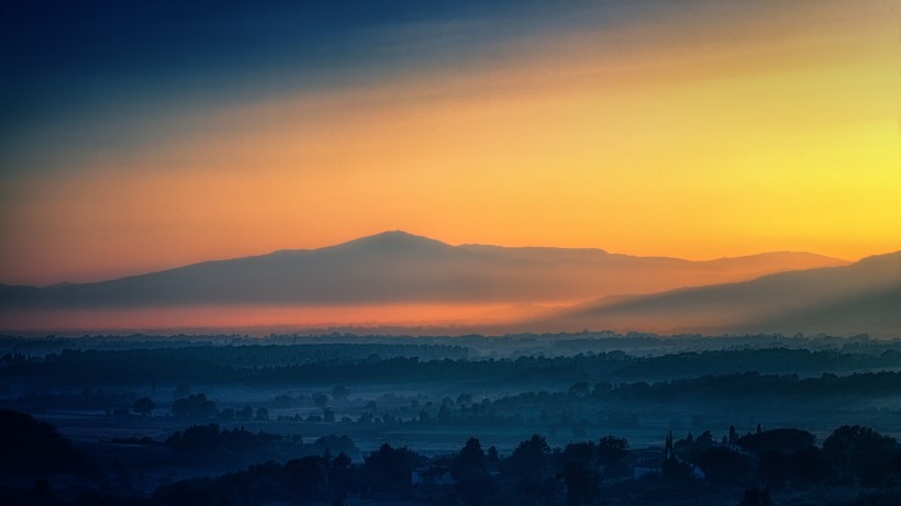 夕阳雾景图片