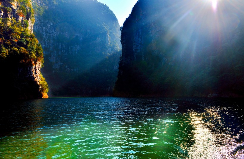 美丽的湖光山色图片