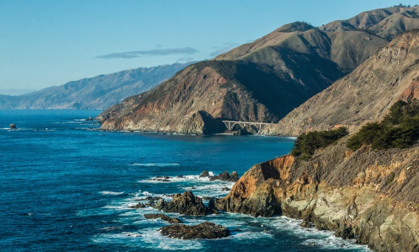 海岸边的风景图片