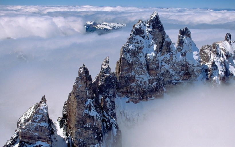 冬季雪山风景图片